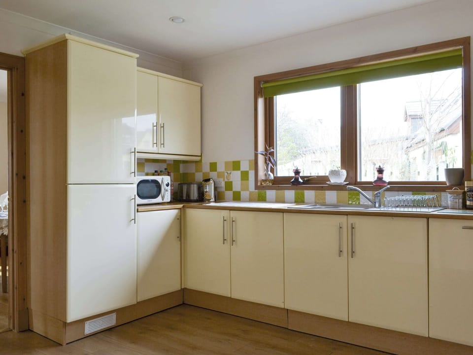 Fully appointed fitted kitchen | Rowan Cottage, Aviemore
