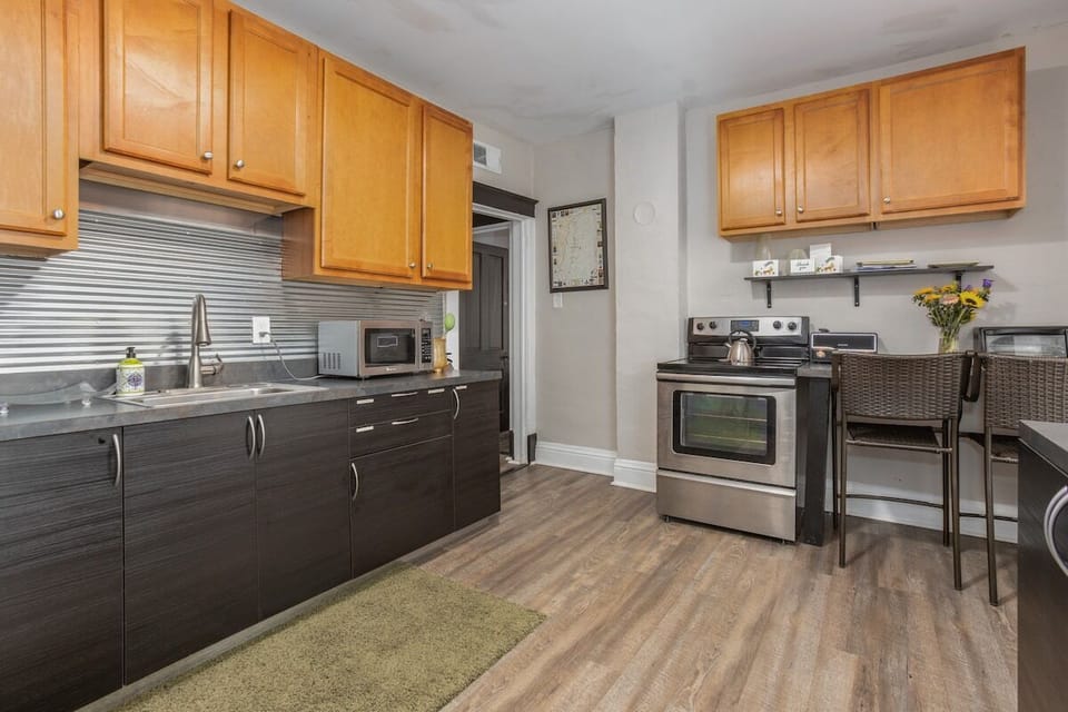 Stocked kitchen. If you need specific things for a meal. We ask you bring. There are pots and pans and plenty of utensils for everyday meals