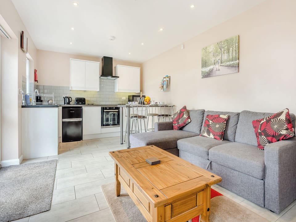 Comfortable open plan living area | Jemmett Lodge, Mersham, near Ashford
