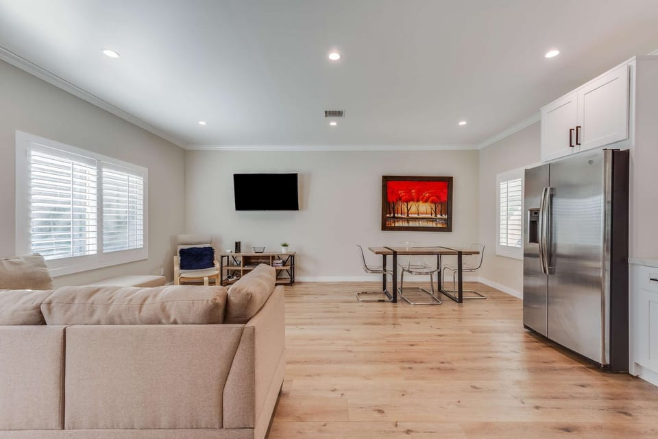 Living room / Dining area 