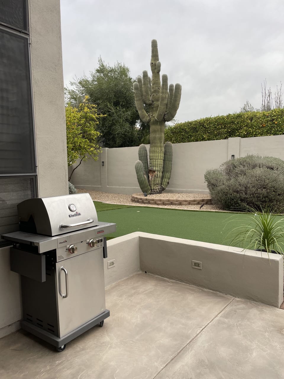 Outdoor patio with Gas BBQ