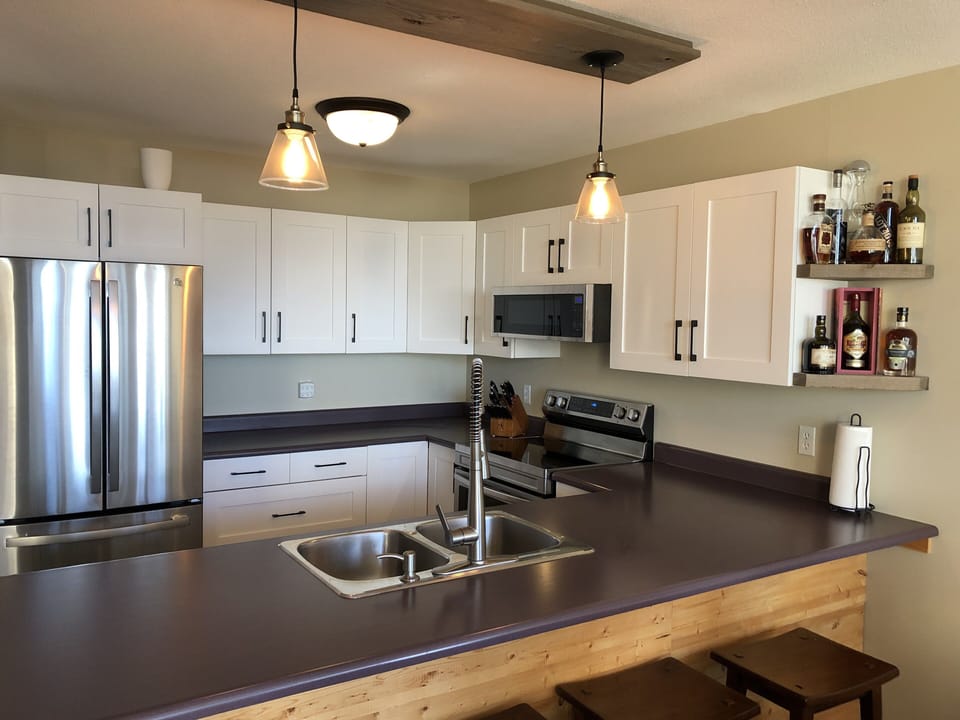Newly renovated kitchen, include brand new stainless appliances.