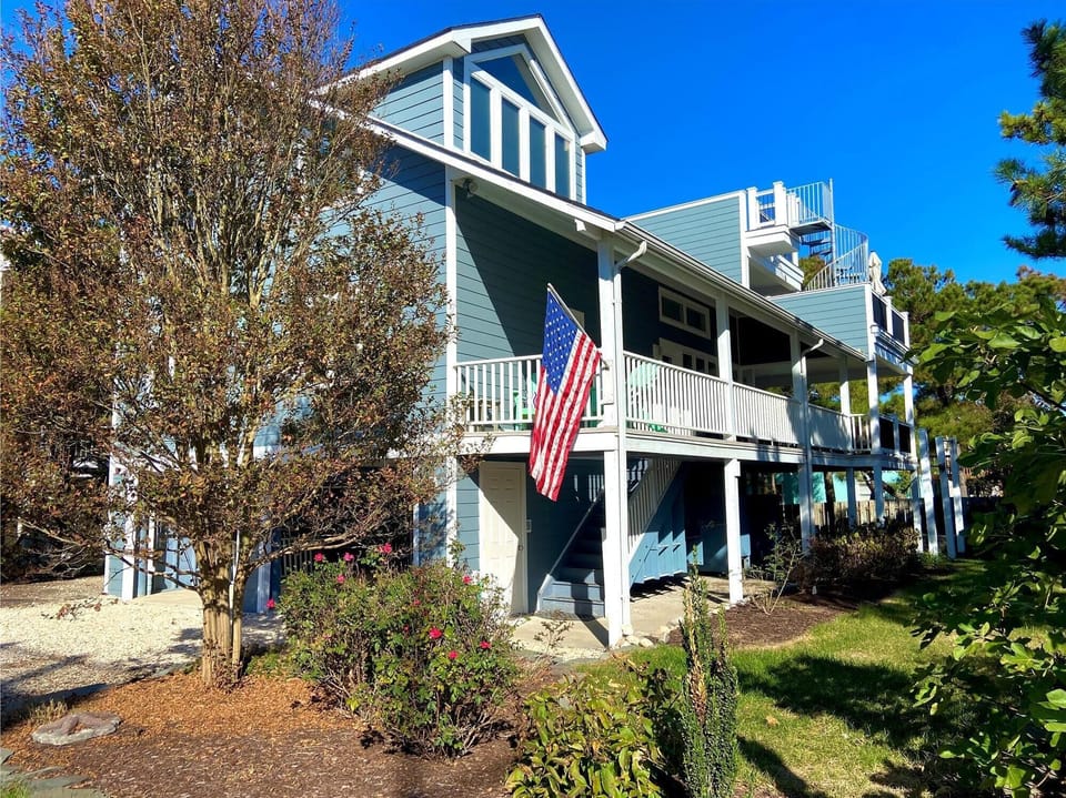 Exterior,Side Elevation,