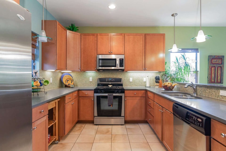 You'll have everything you need for a home-cooked meal, although you may not need to cook with all of the restaurant choices around town