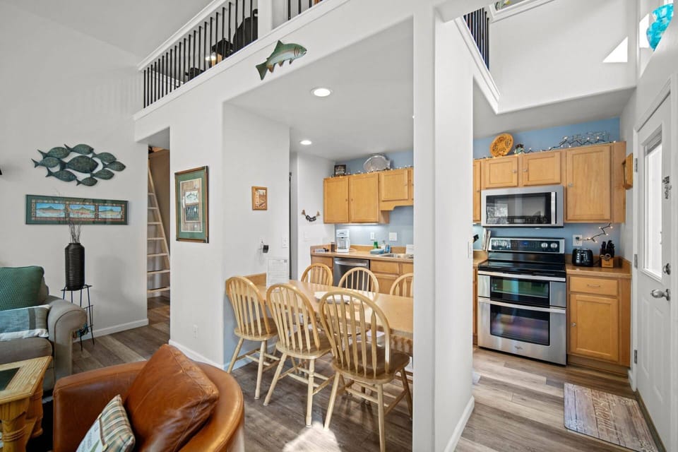 "Awesome place to stay. Very comfortable and pristinely clean. Excellent accommodations for family or friends" - Kate