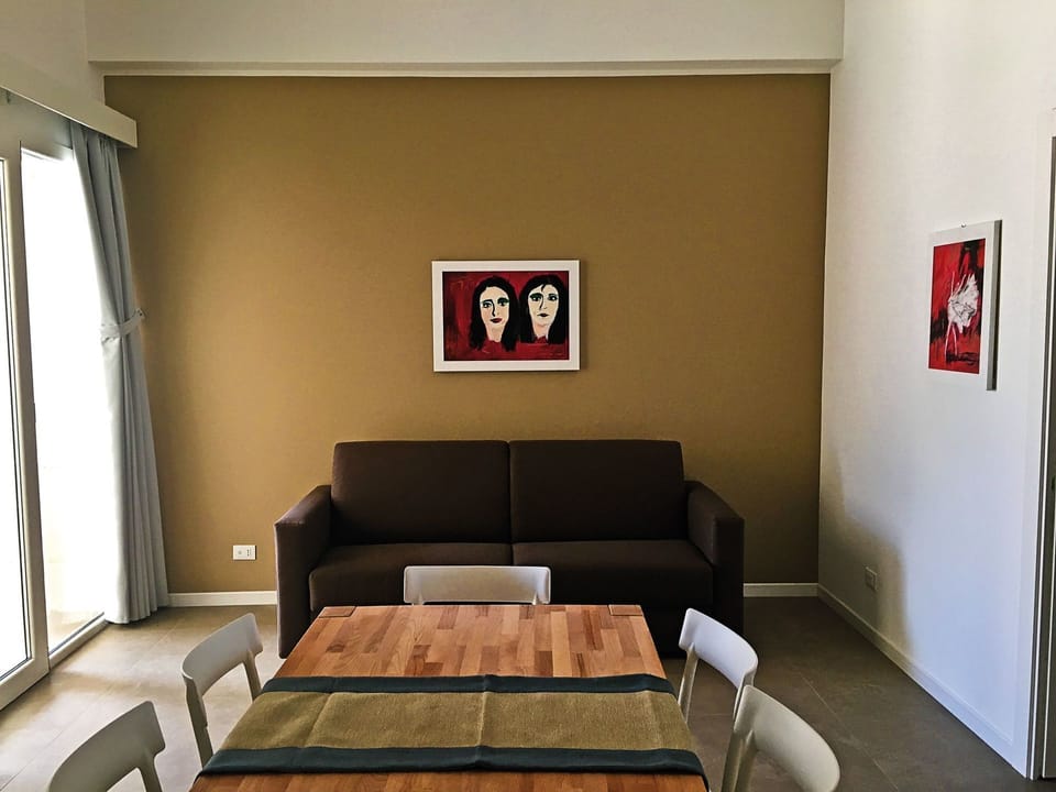 Room, Interior Design, Furniture, Property, Wall, Building, Floor, Living Room, Ceiling, House