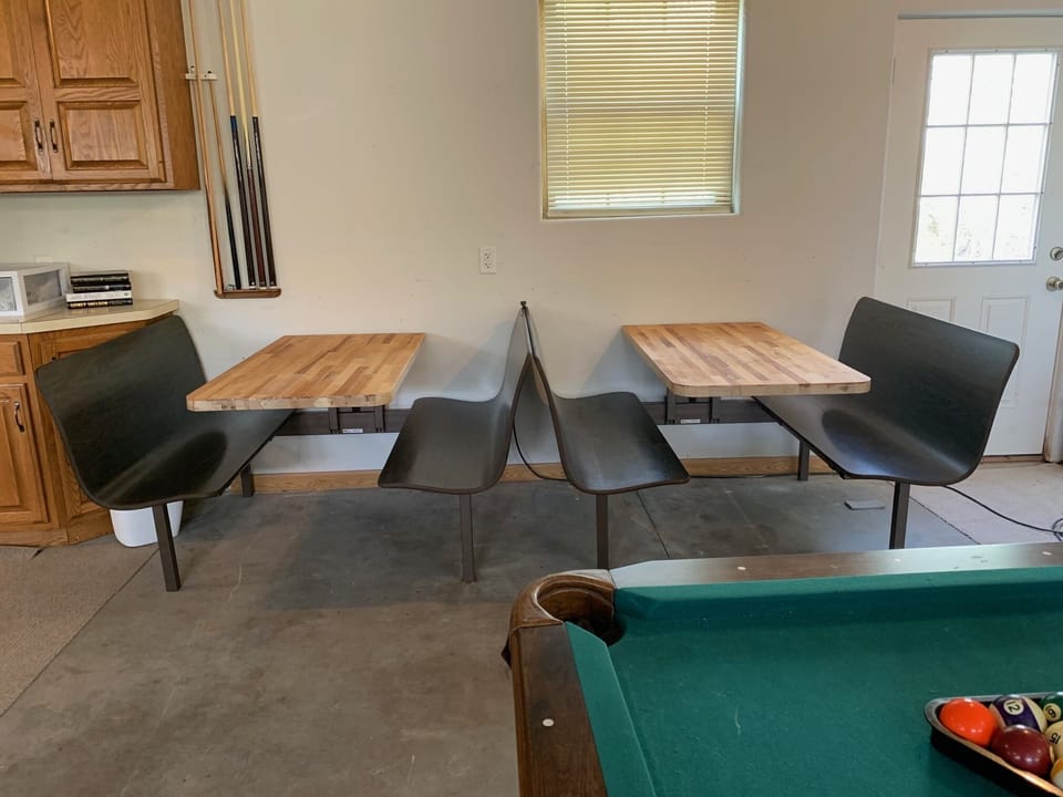 Game room - extra seating for cards/food/conversation and drinks!