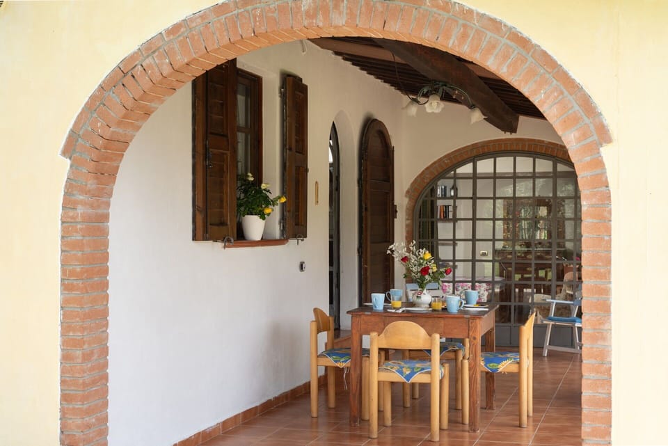 Balcony / Terrace / Patio, Bedroom, Building Exterior, Main Entrance, Summer