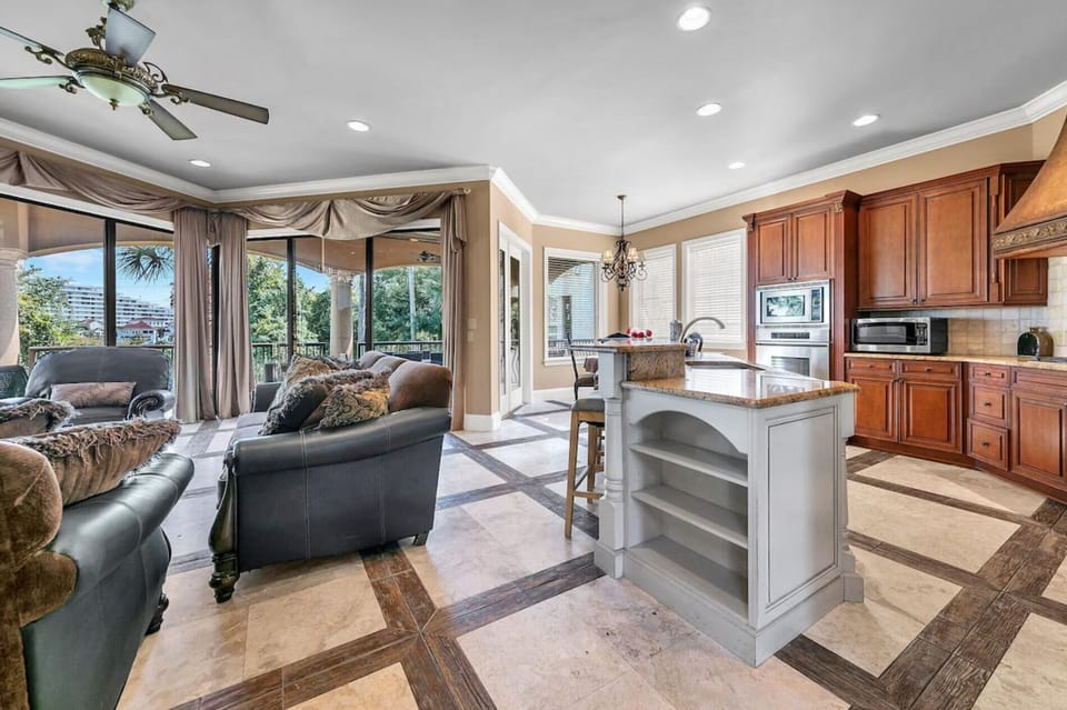 2nd Floor - Gourmet kitchen & Dining