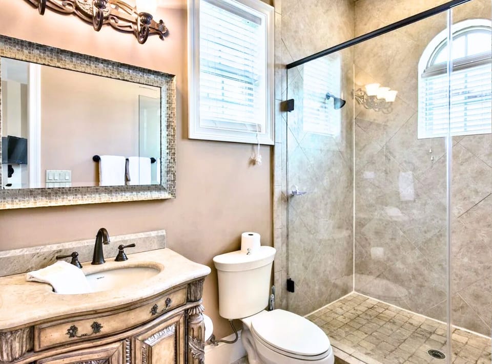 2nd Floor - En Suite Bath