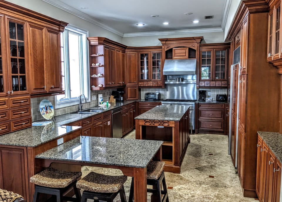 2nd Floor - 🍽️ Custom Gourmet Kitchen with bar seating & gas appliances