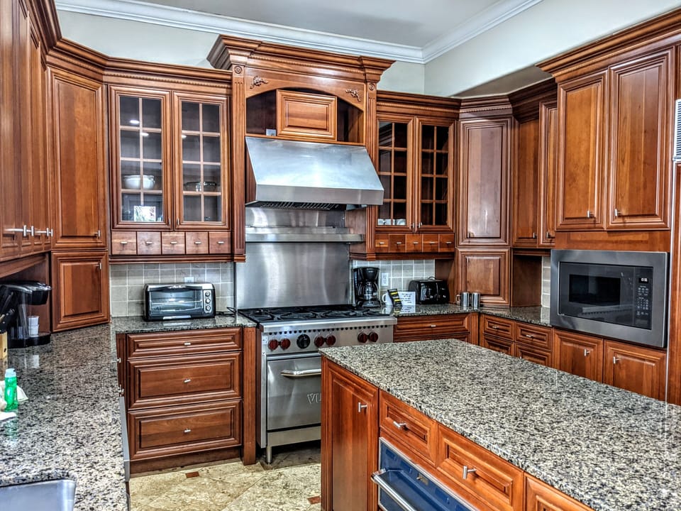 2nd Floor - 🍽️ Custom Gourmet Kitchen with bar seating & gas appliances
