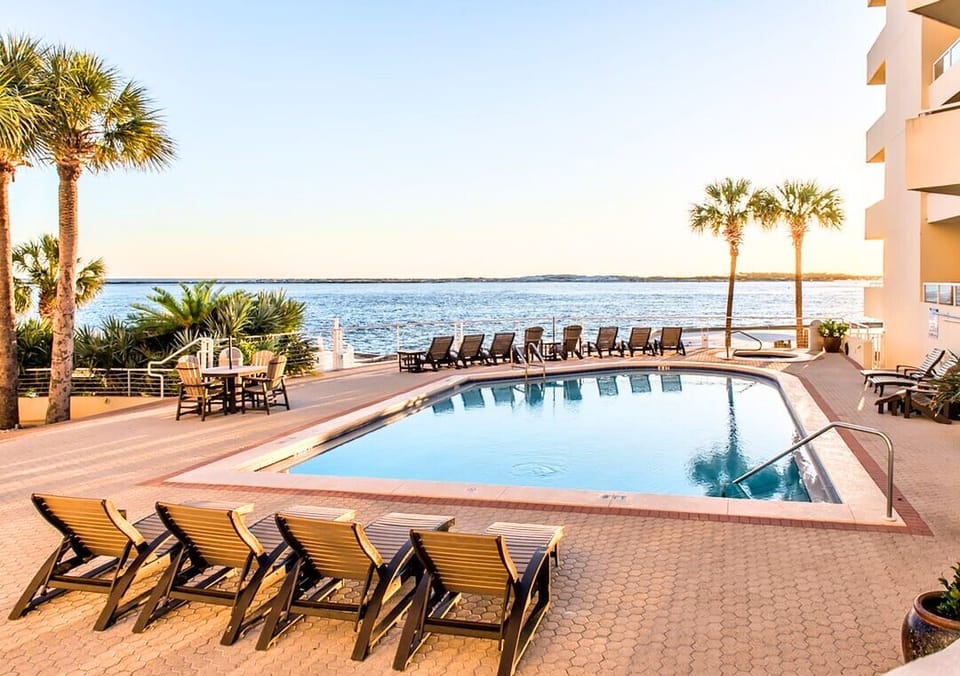 Enjoy the Hot Tub & Pool