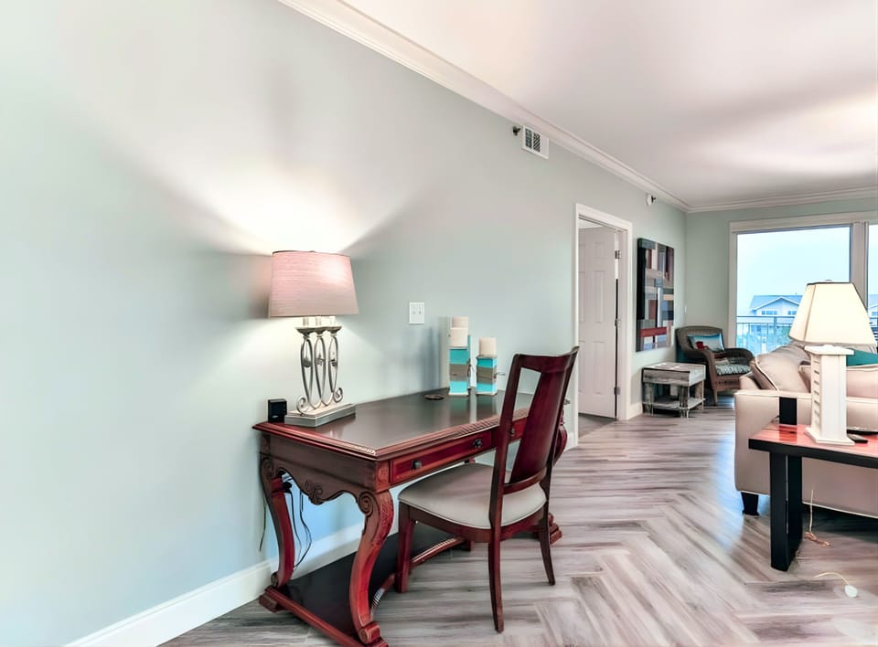Living room to the Second King Suite