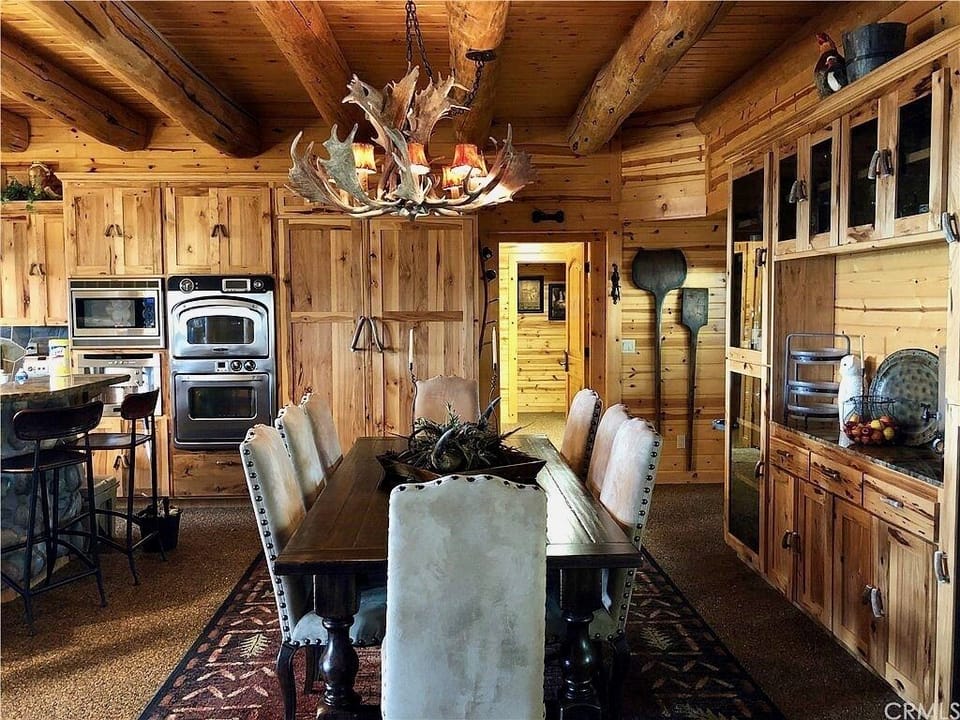 Dining seats 8