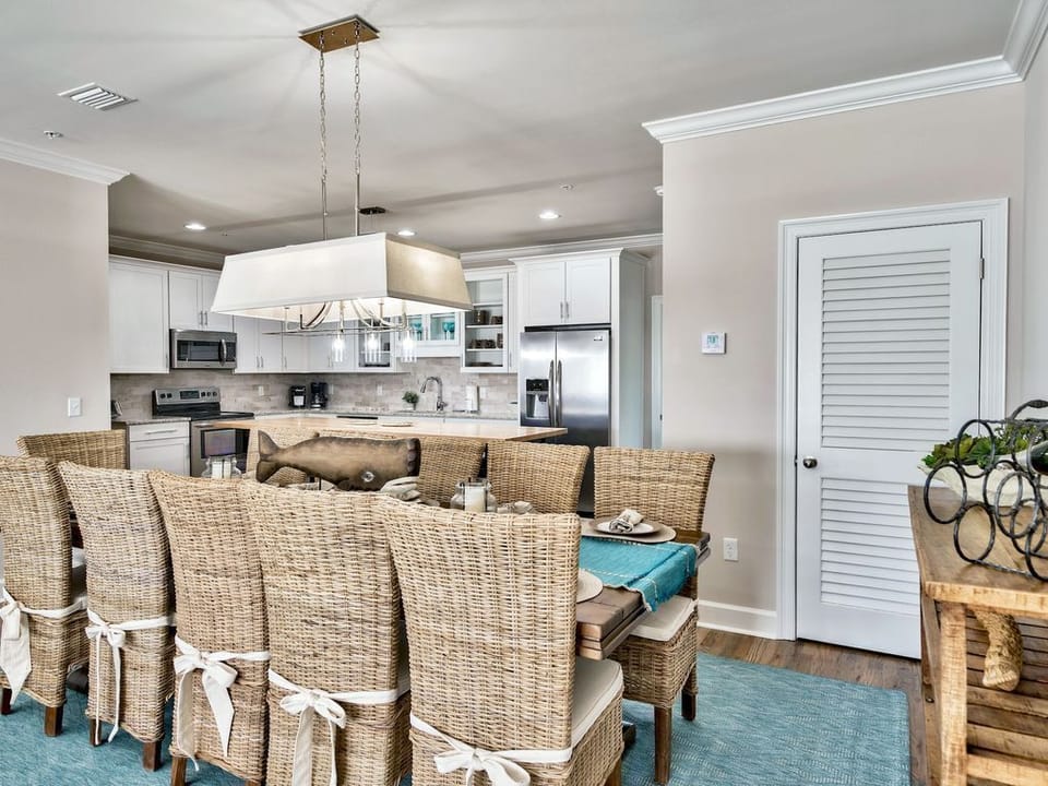 2nd Floor - 🍽️ Open-Concept Kitchen & Dining Area with seating for the whole group