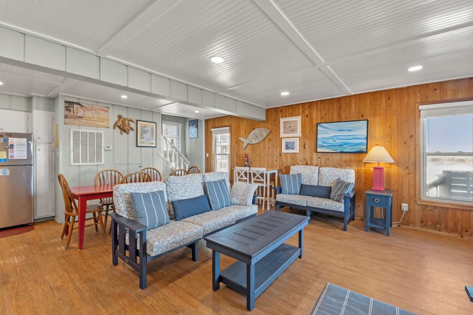 KDS0619: Home Away l Mid Level Living Area