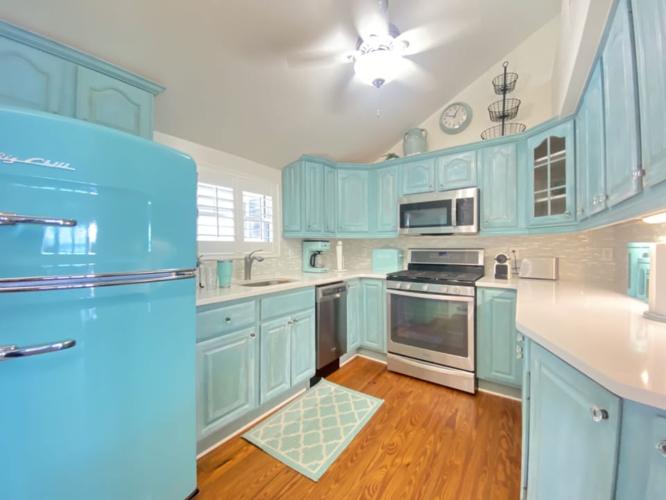  Kitchen/Stainless gas stove/oven. Retro fridge/dishwasher and microwave