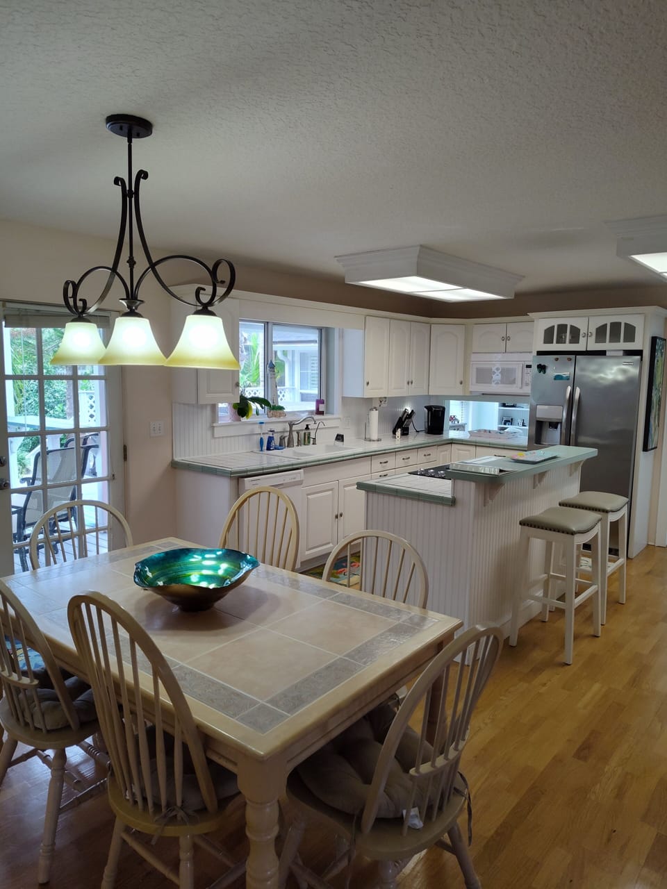 Kitchen with eat in table
