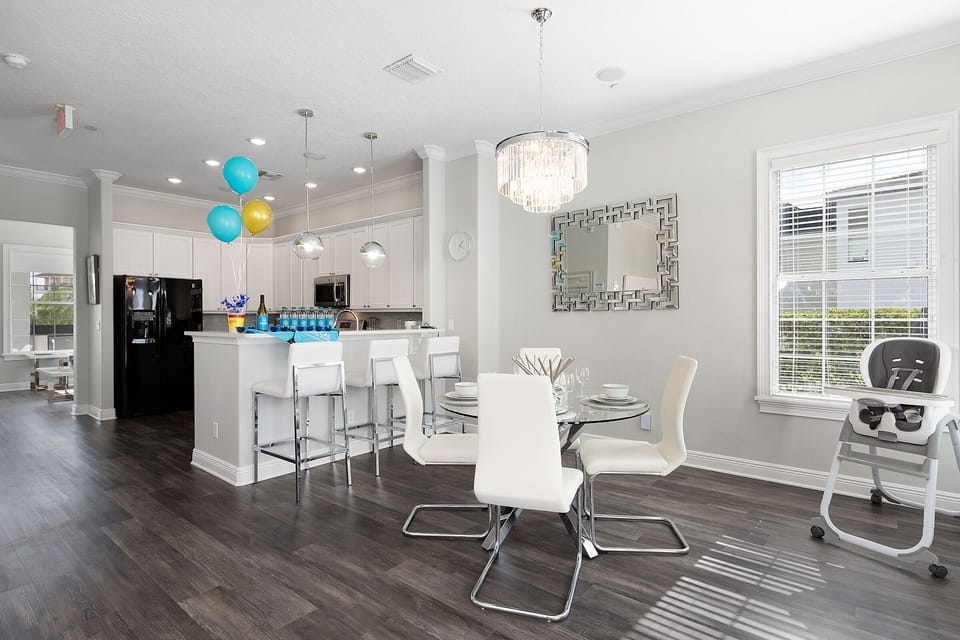 Have a snack before exploring Orlando at this dining table with seating for 4 guests