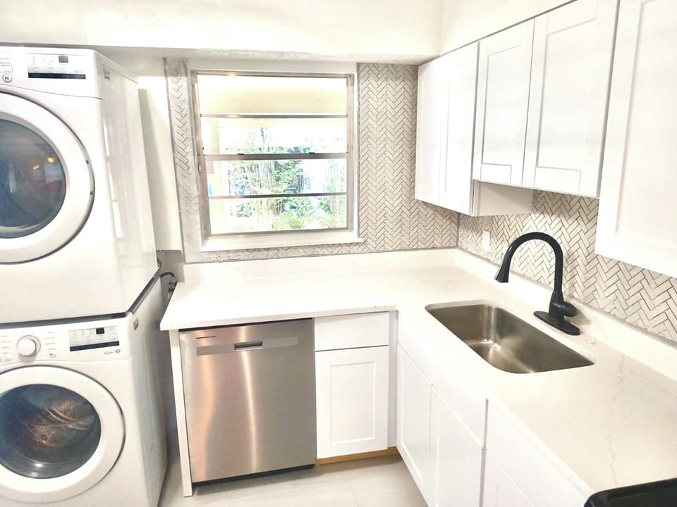 Our state-of-the-art appliances makes doing the dishes and laundry a breeze!