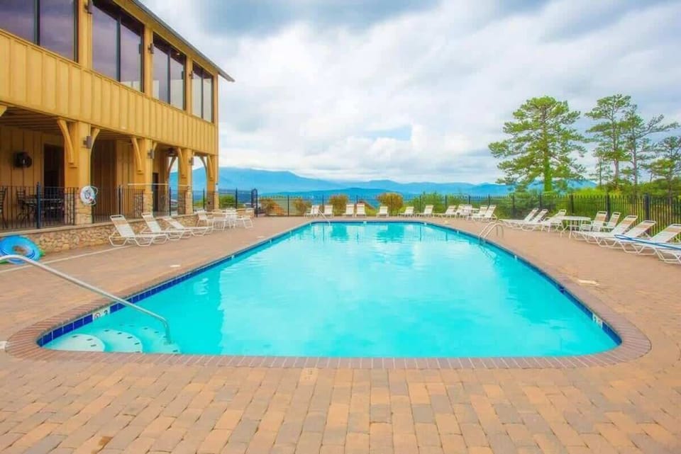 Legacy Mountain Seasonal Swimming Pool Available to Guests