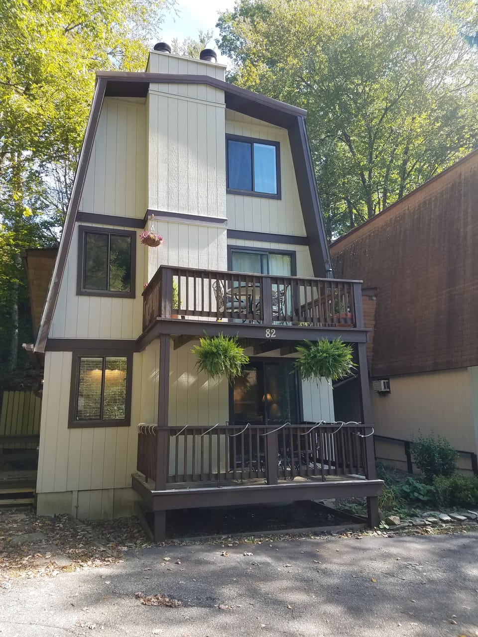 Heidi's Mt Hideaway is the top unit. Enter powder blue door into your private 💙