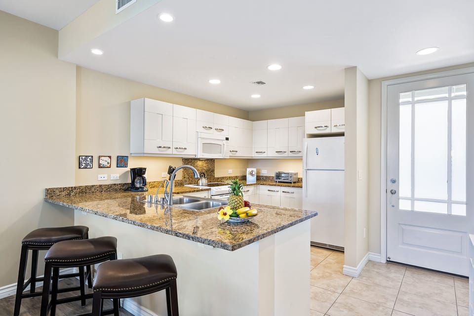 Entry/Kitchen