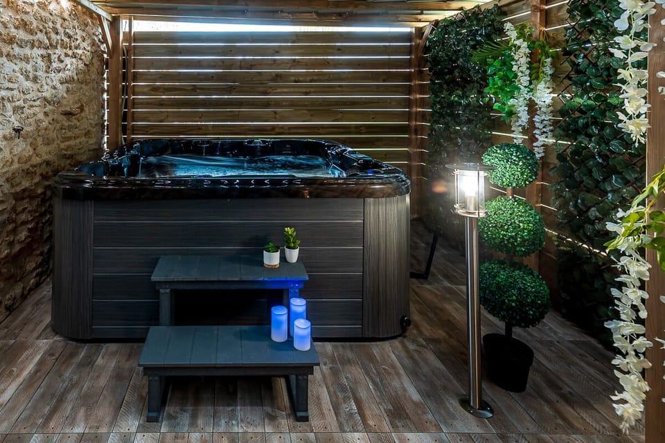 Indoor spa tub