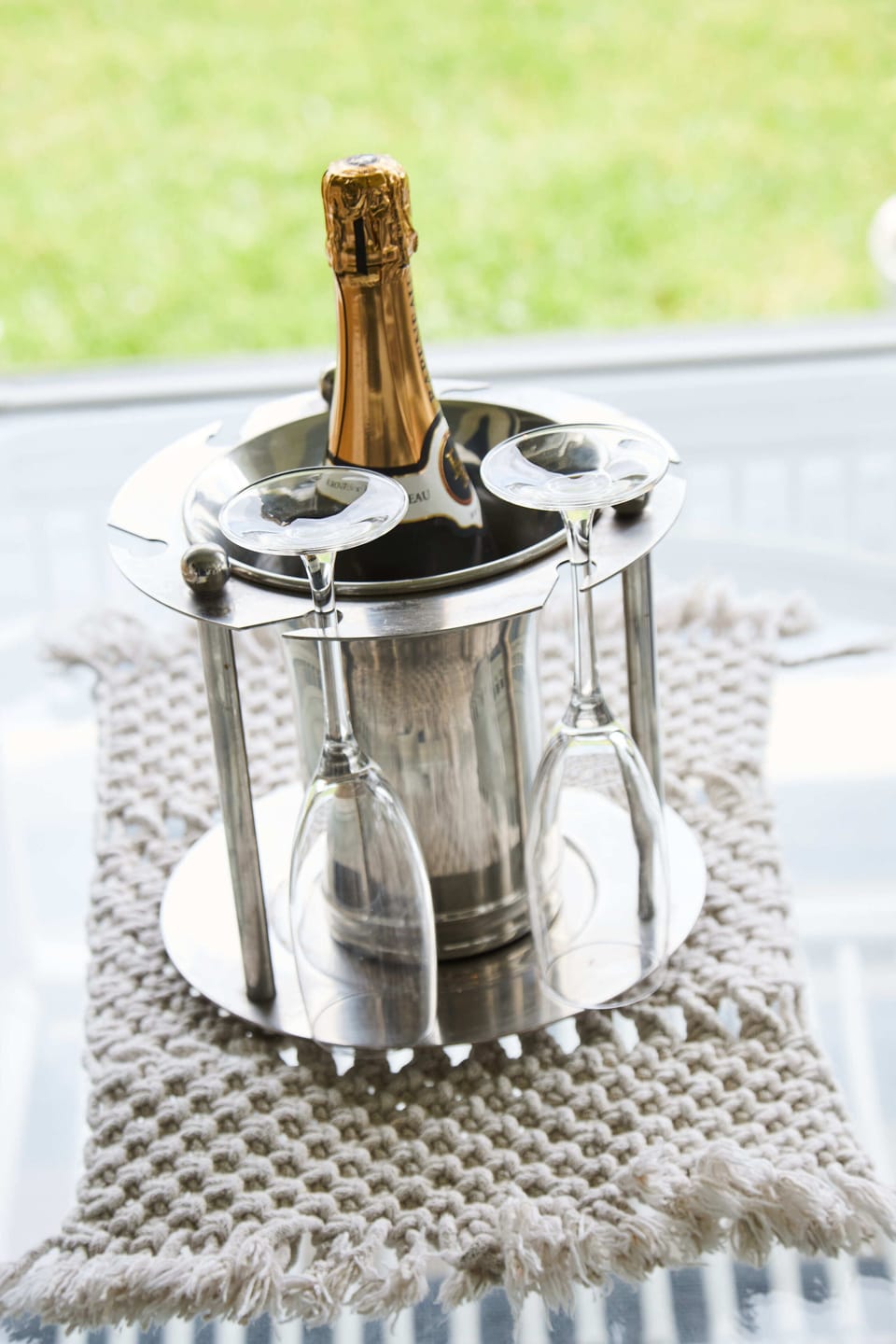 champers with friends