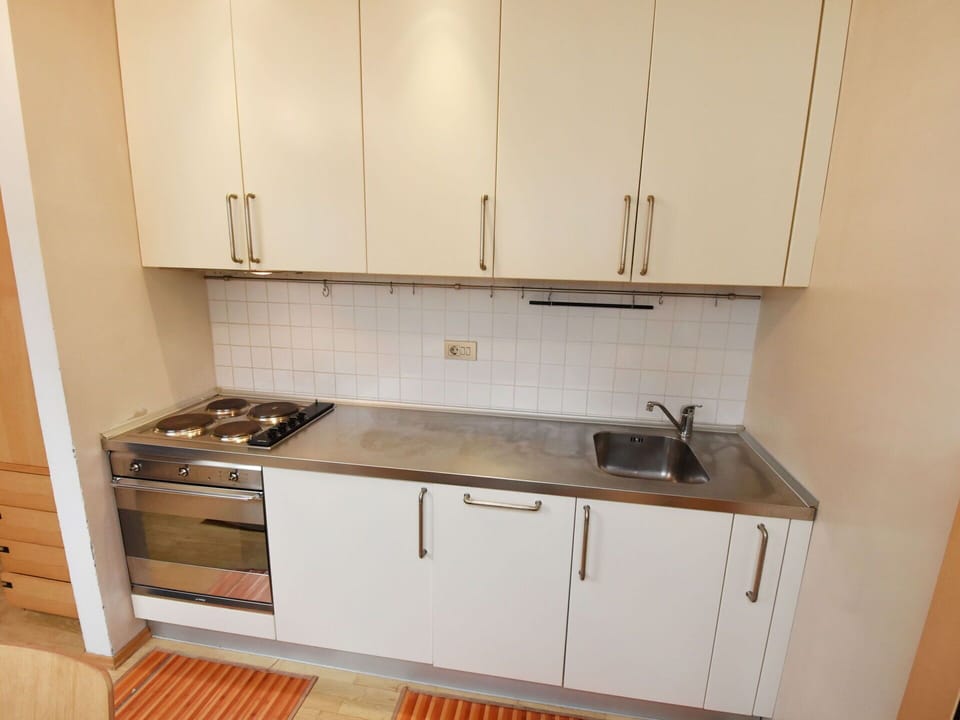 Property, Room, Kitchen, Cabinetry, Furniture, Countertop, Sink, House, Real Estate, Cupboard