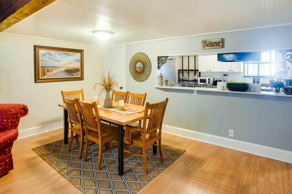 Dining Area | Dishes & Flatware Provided