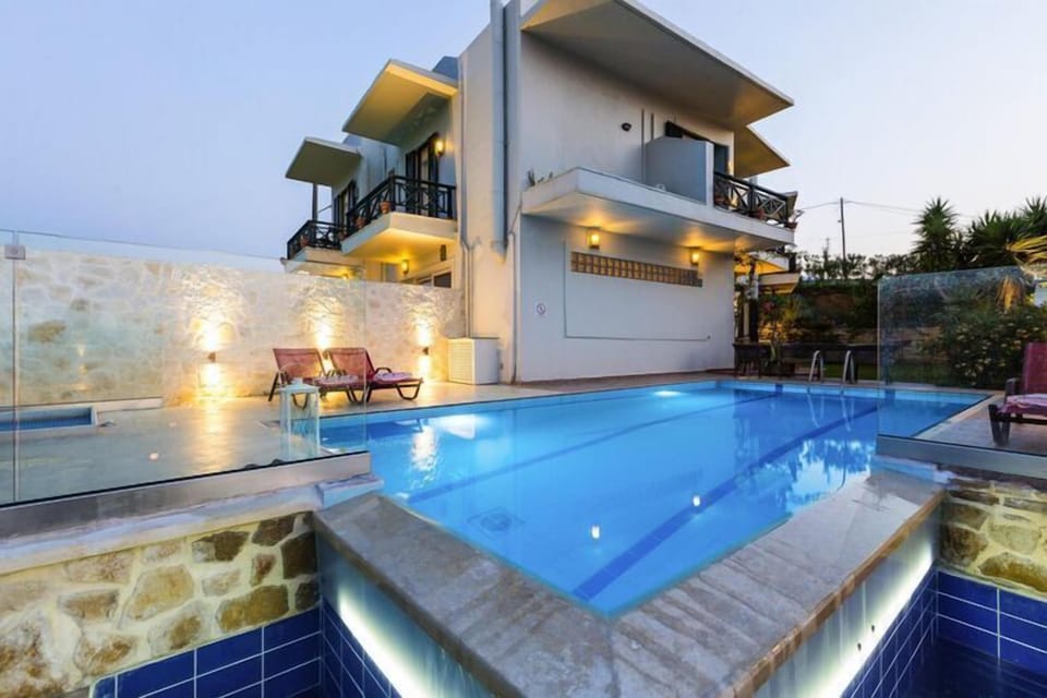 Holiday Home Swimming Pool