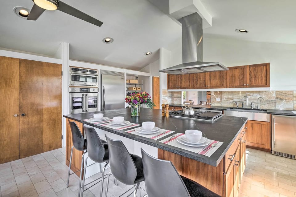 Fully Equipped Kitchen | Breakfast Bar