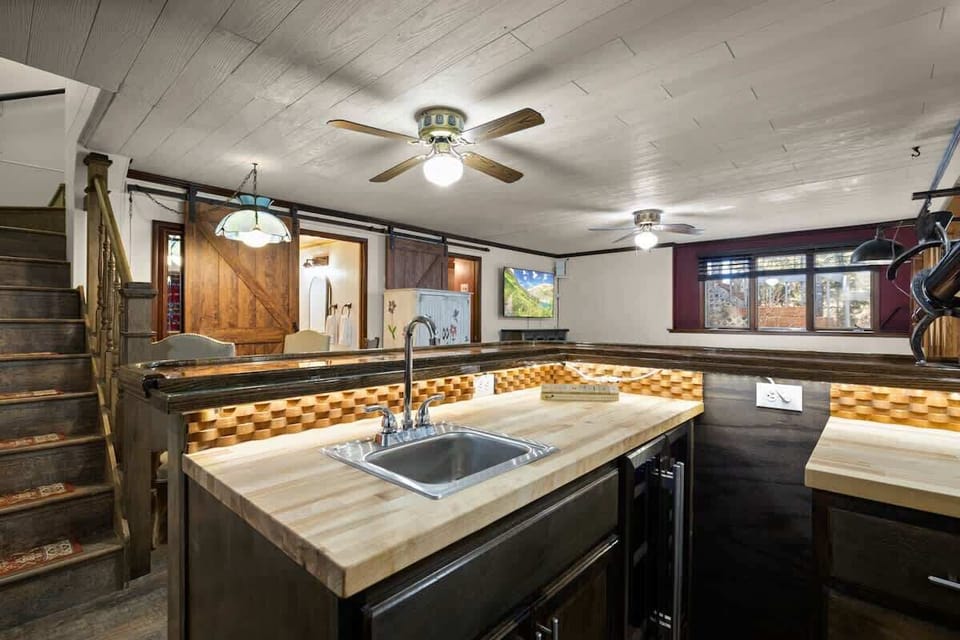 Bar in game room