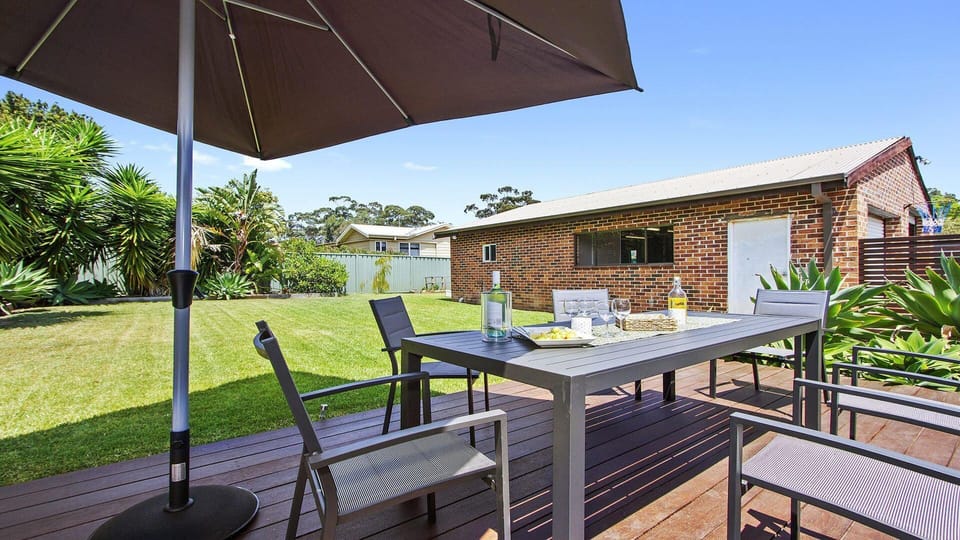 Amersham | Outdoor deck & entertaining | Enclosed yard | Pets welcome