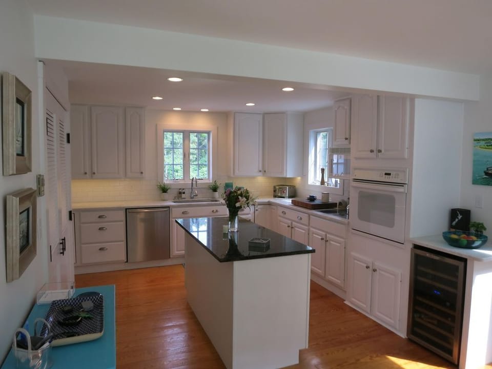 Fully equipped kitchen with subzero and wine cooler