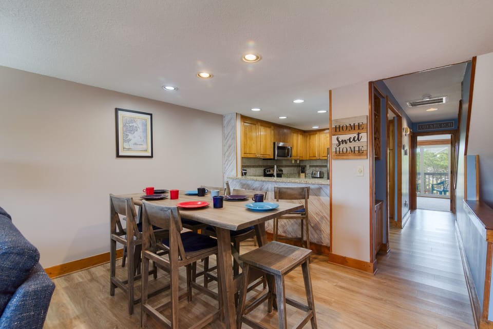 Dining room w/ breakfast bar and stools for additional seating