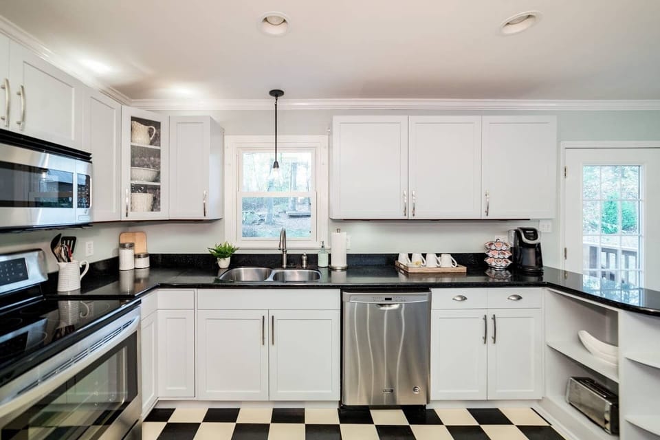 Stainless steel appliances, large island, Keurig machine & regular coffee maker