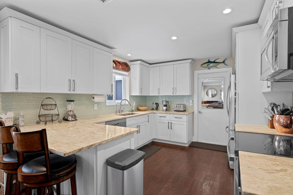 Fully functional kitchen with updated appliances and lots of cookware