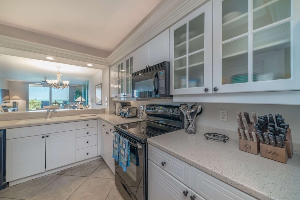 The open, fully-equipped kitchen allows the chef/mixologist to a take in the amazing view while whipping up a gourmet meal or a handcrafted cocktail.