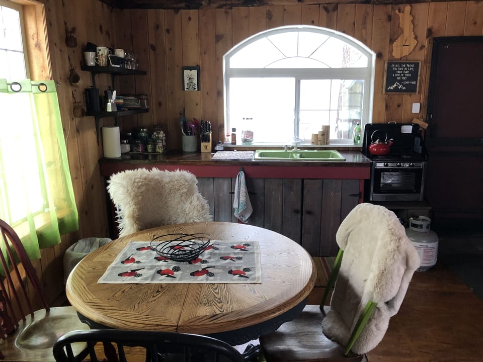 Dining table with hidden leaf accommodates 6 comfortably 