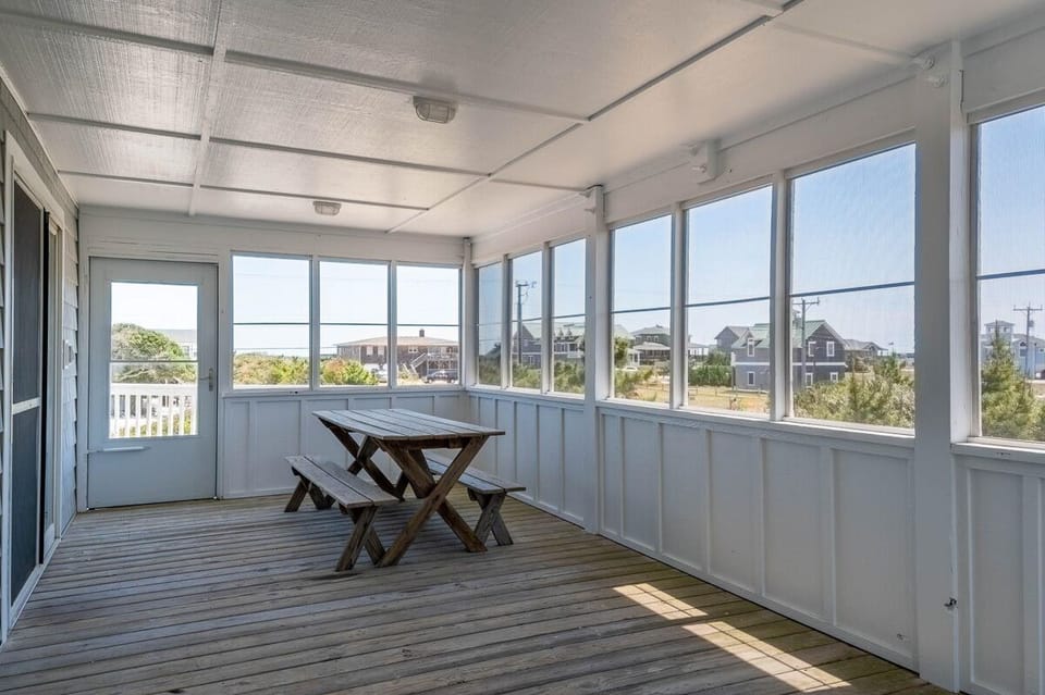 Screened in Porch 2022