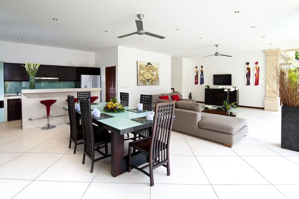 Zan, Luxury 3 Bedroom Seminyak