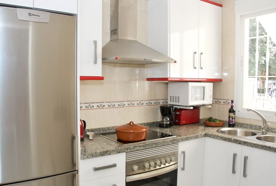 Fully fitted kitchen