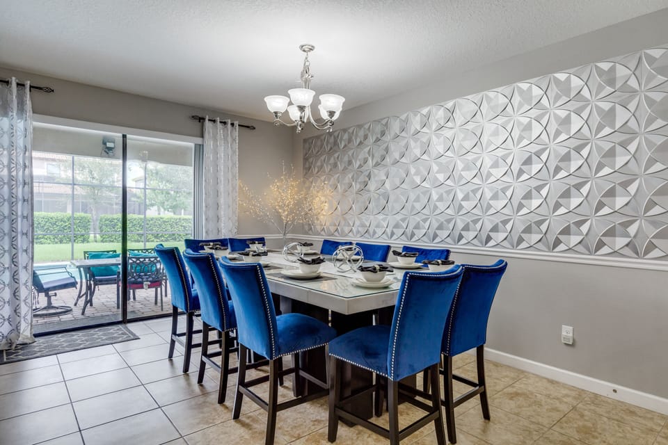 Dining area
Marble top table
Seating for 10