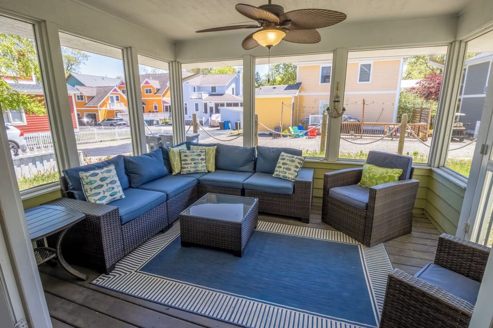 Main Level | Side Screened porch