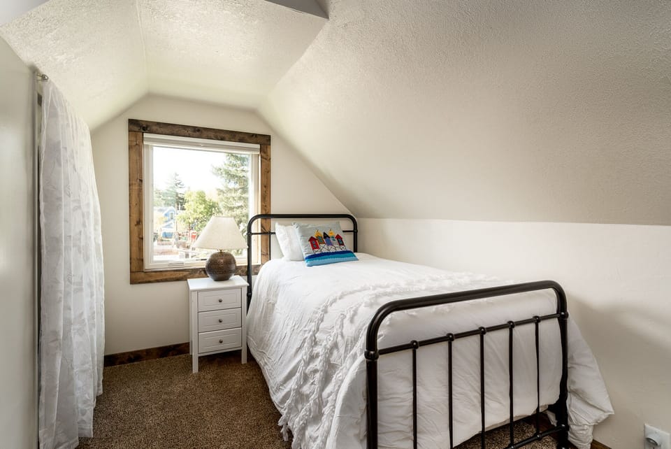 Upstairs bedroom with twin bed.
