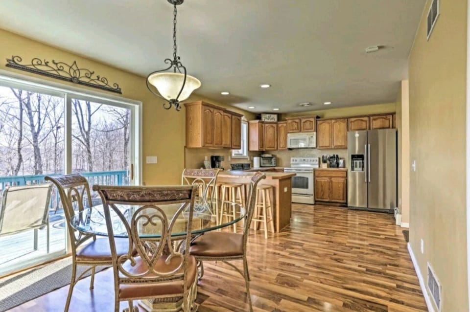 Eat in kitchen
