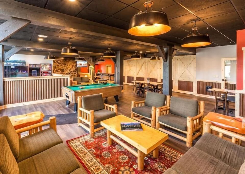 Stylish lobby with 24/7 front desk available